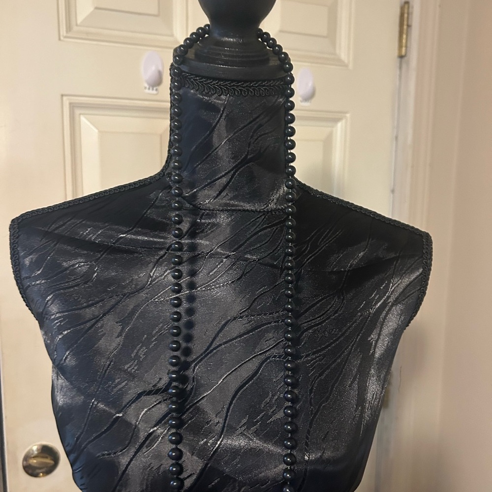 Elegant Black Beaded Necklace